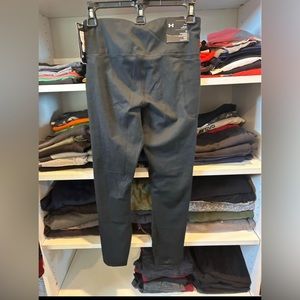 NWT Under Armour Leggings Medium (fits like Small)